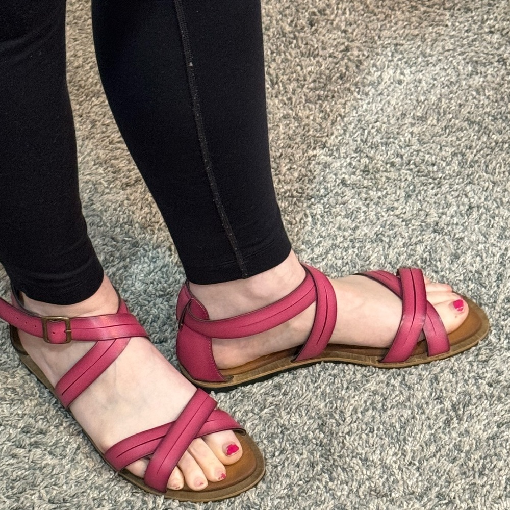 Clark’s Fuchsia Pink Ankle Gladiator-style Sandals
